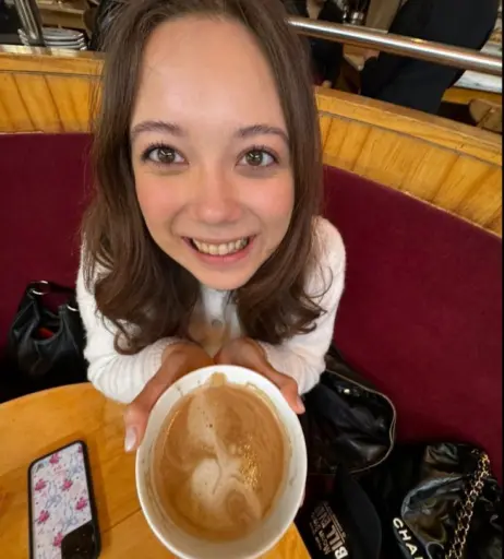 Image 12658354 from Laufey lin