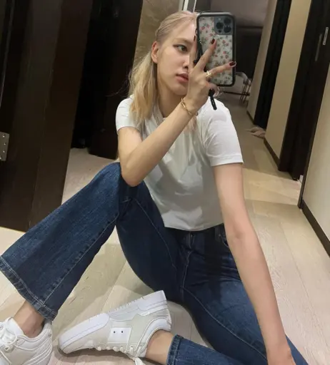 Image 12576436 from Rosé || Roseanne Park - BLΛƆKPIИK ( BLACKPINK )