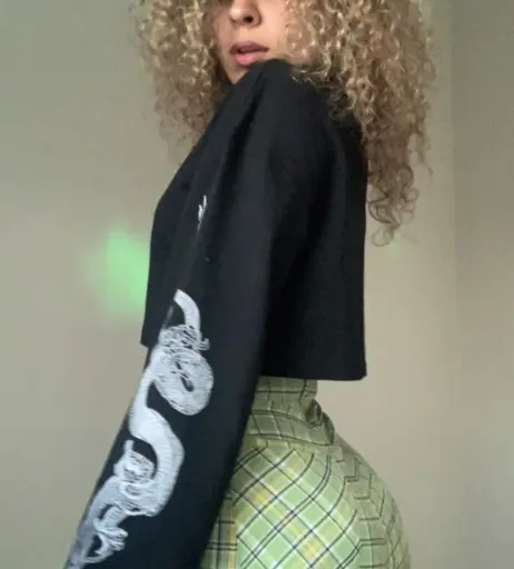 Image 12548581 from JustYeliz