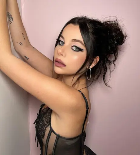 Image 12355644 from Ellise