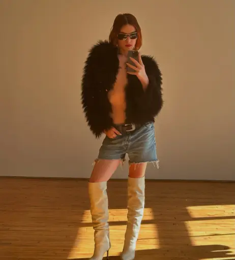 Image 12327817 from Hari Nef