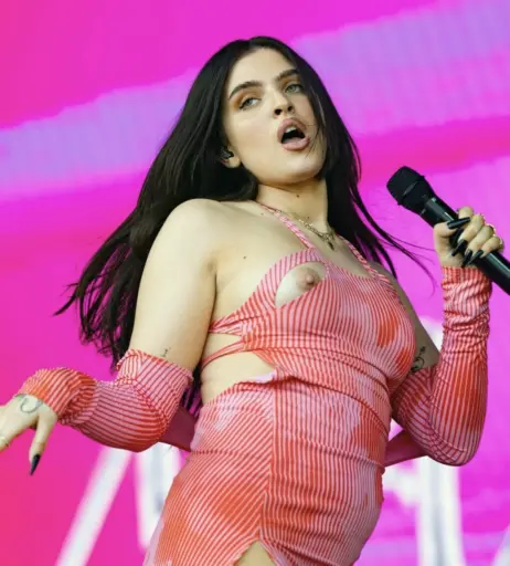 Image 12321136 from Mae Muller