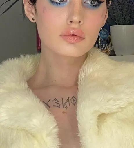 Image 12331816 from Julia Molligan | molliganbitch