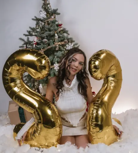 Image 12281308 from foxylauragirl