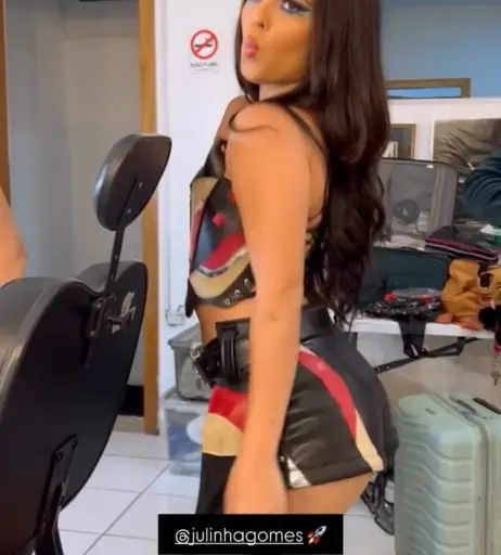 Image 12127319 from Julia Gomes