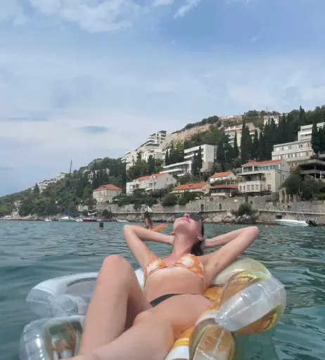 Image 12059583 from @oliviarcox