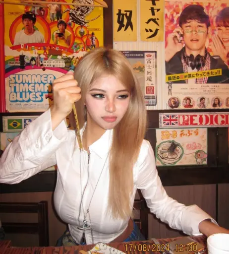 Image 12063881 from caroline_slt8