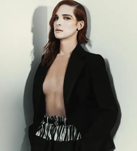 Image 12075196 from Hari Nef