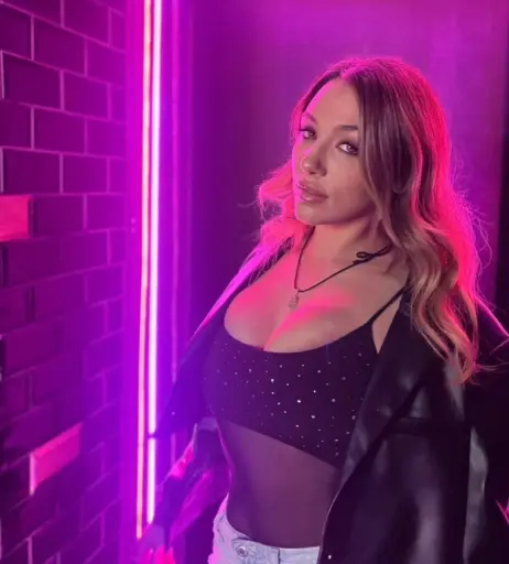 Image 12035562 from Livia De Luca / LaLoviaa / quelaag92 [Busty Italian]