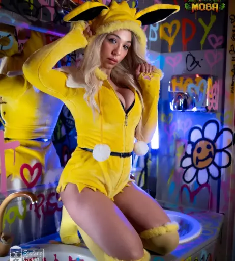 Image 12035576 from Livia De Luca / LaLoviaa / quelaag92 [Busty Italian]