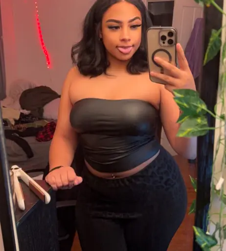 Image 12032610 from Thick baddie @Forevaa.laii