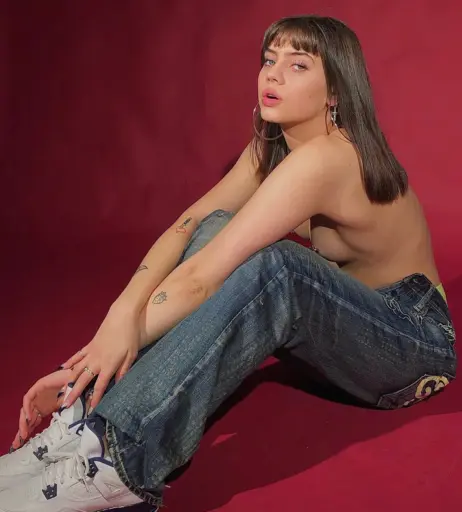 Image 12003356 from Miah Devita / notyourbebita