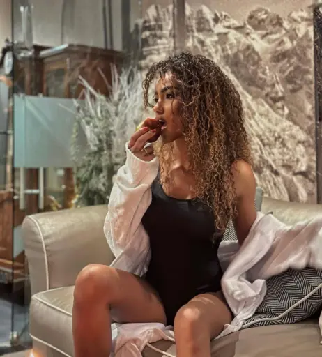 Image 12093223 from Samira Lui