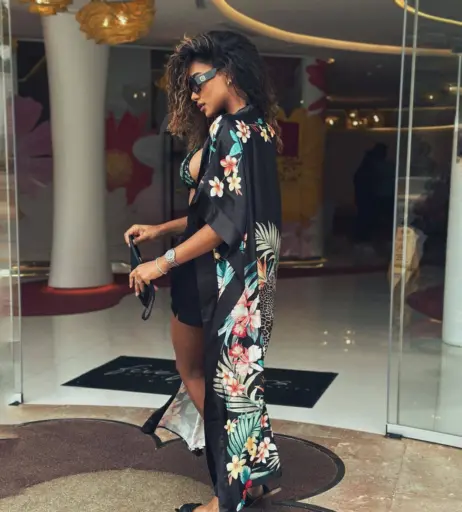 Image 12093235 from Samira Lui