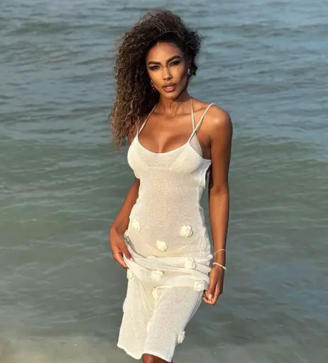 Image 12093266 from Samira Lui