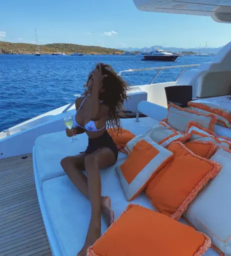 Image 12093255 from Samira Lui