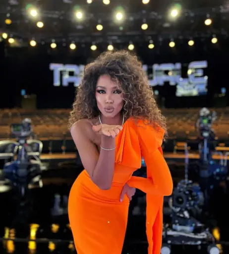 Image 12093241 from Samira Lui