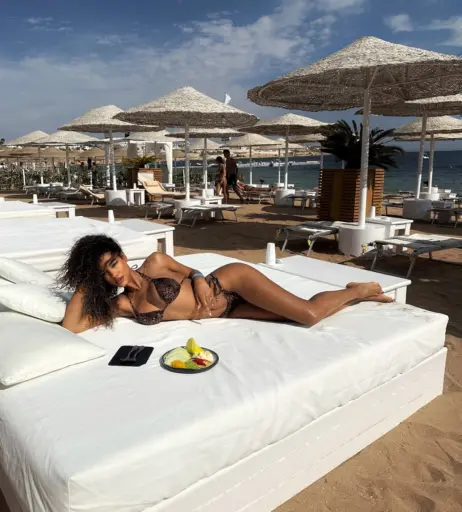 Image 12093244 from Samira Lui