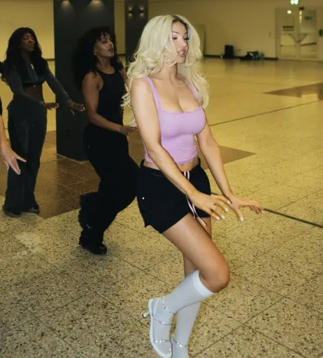 Image 1827135 from Shirin David