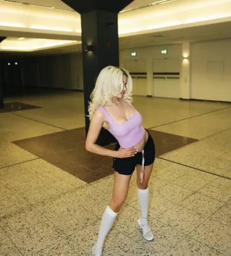 Image 1827096 from Shirin David