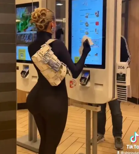 Image 1819531 from Shirin David