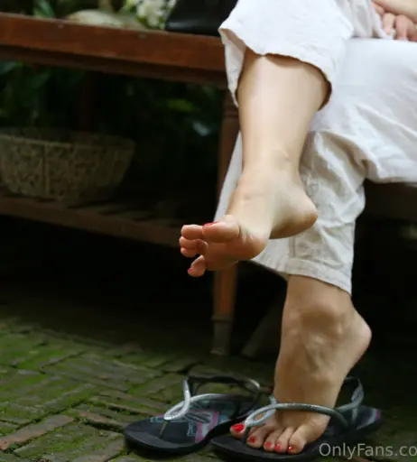 Image 18065792 from eurasian_feet