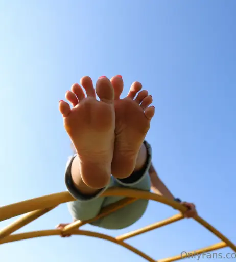 Image 18064947 from eurasian_feet