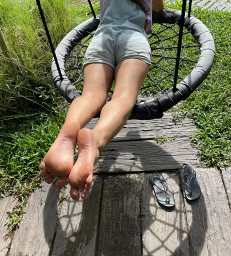 Image 18071529 from eurasian_feet