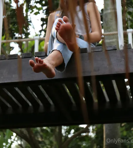 Image 18070688 from eurasian_feet