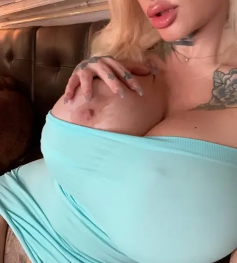 Image 18030975 from bombshelldez