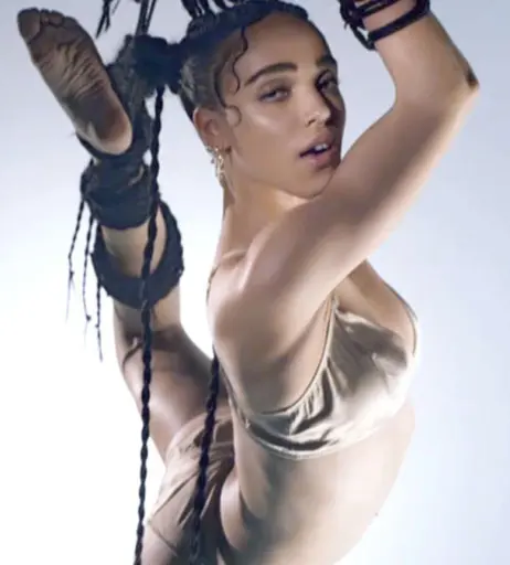 Image 1990522 from FKA Twigs