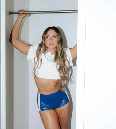 Image 1982063 from Tate McRae