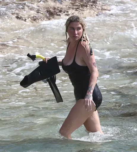 Image 1980343 from Kesha