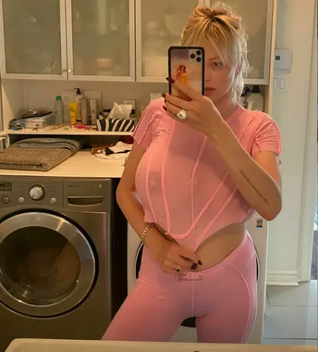 Image 1989112 from Caroline Vreeland