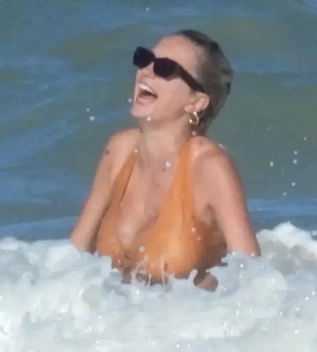 Image 1979841 from Caroline Vreeland