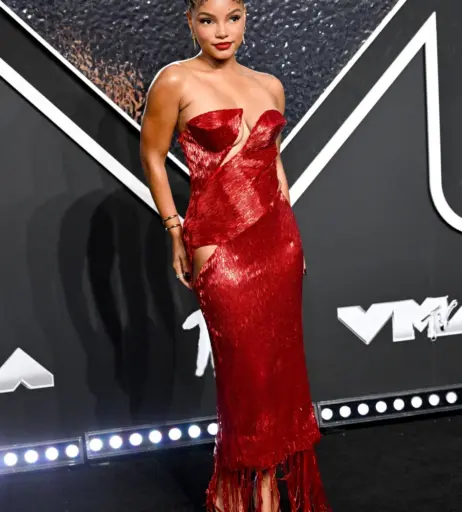 Image 1978358 from Halle Bailey