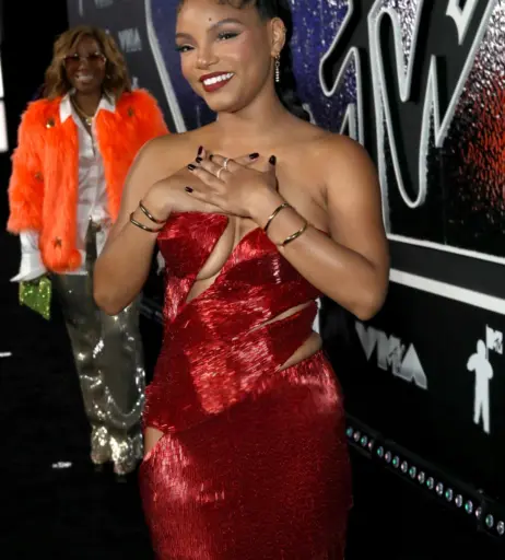 Image 1978976 from Halle Bailey