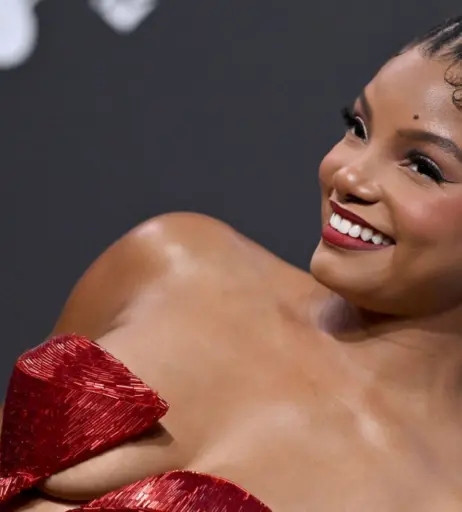 Image 1978925 from Halle Bailey