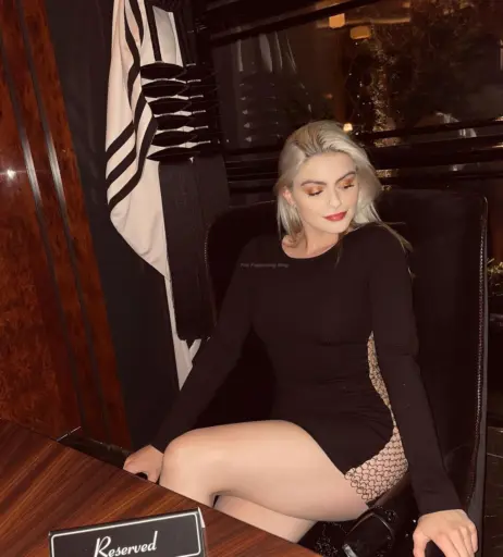 Image 1963420 from Ariel Winter