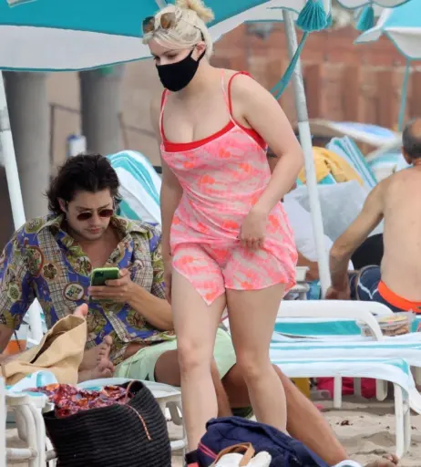 Image 1969571 from Ariel Winter