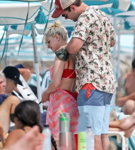 Image 1969774 from Ariel Winter