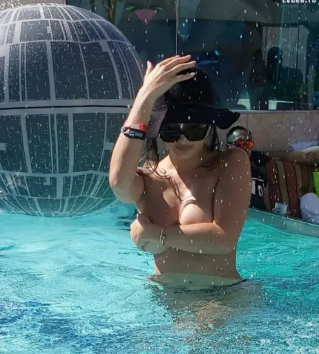 Image 1957341 from Tao Wickrath