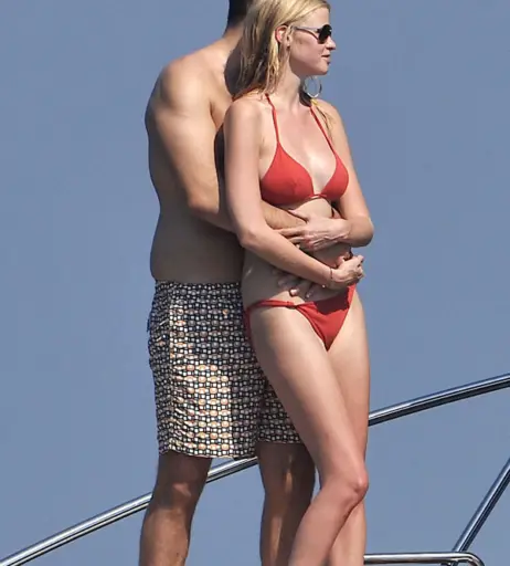 Image 1951662 from Lara Stone