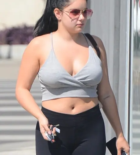 Image 1952158 from Ariel Winter