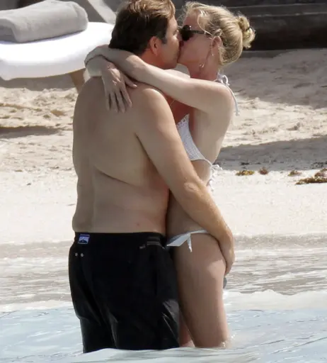 Image 1950201 from Lara Stone