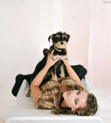 Image 1943942 from Lili Reinhart