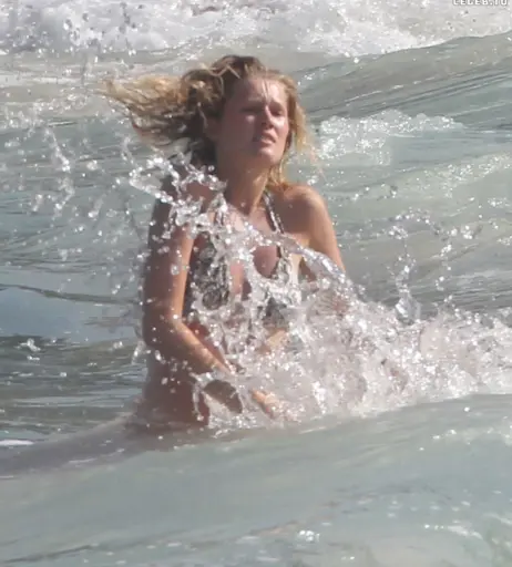 Image 1940070 from Toni Garrn