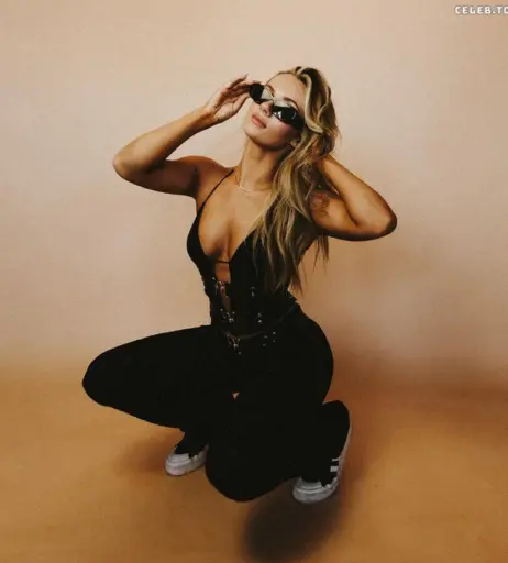 Image 1936190 from Anna Jay