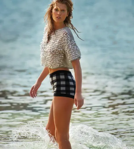 Image 1937951 from Toni Garrn
