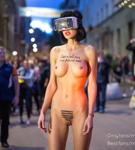 Image 1932354 from Milo Moiré